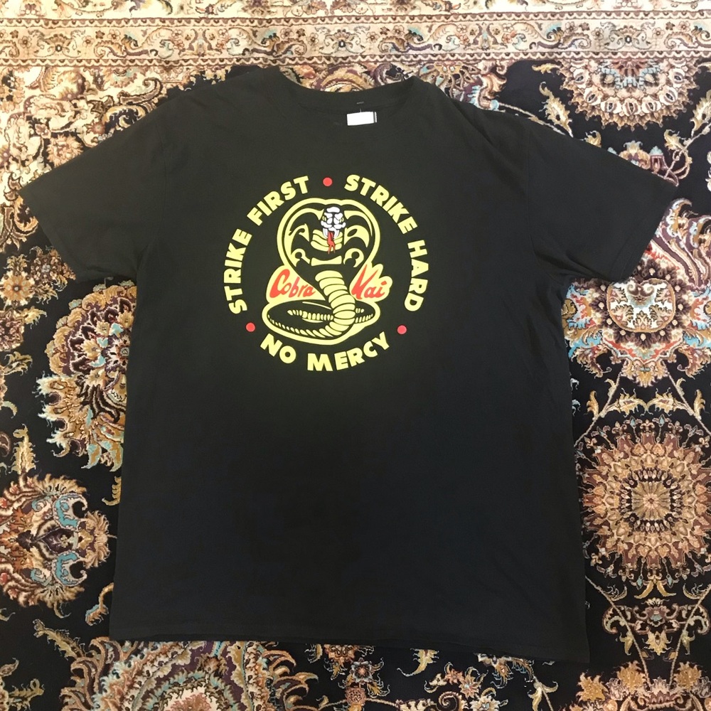 COBRA KAI Graphic Tee Shirt Men’s XL Strike First!